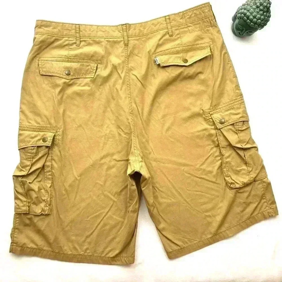 Levi’s Men Khaki Cotton Blend Safari Flap Pocket Long Mens Cargo Shorts Size 40 - Picture 2 of 15